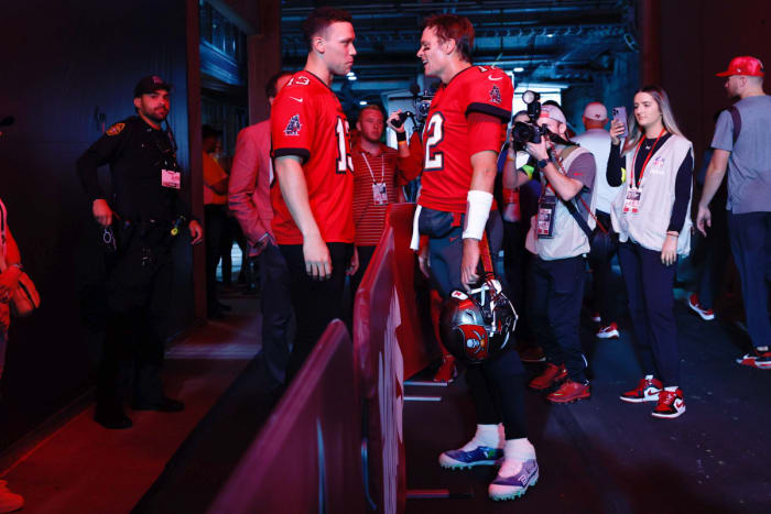 Tom Brady and Aaron Judge talk prior to a game between the Buccaneers and the Saints at Raymond James Stadium on Dec. 5, 2022.